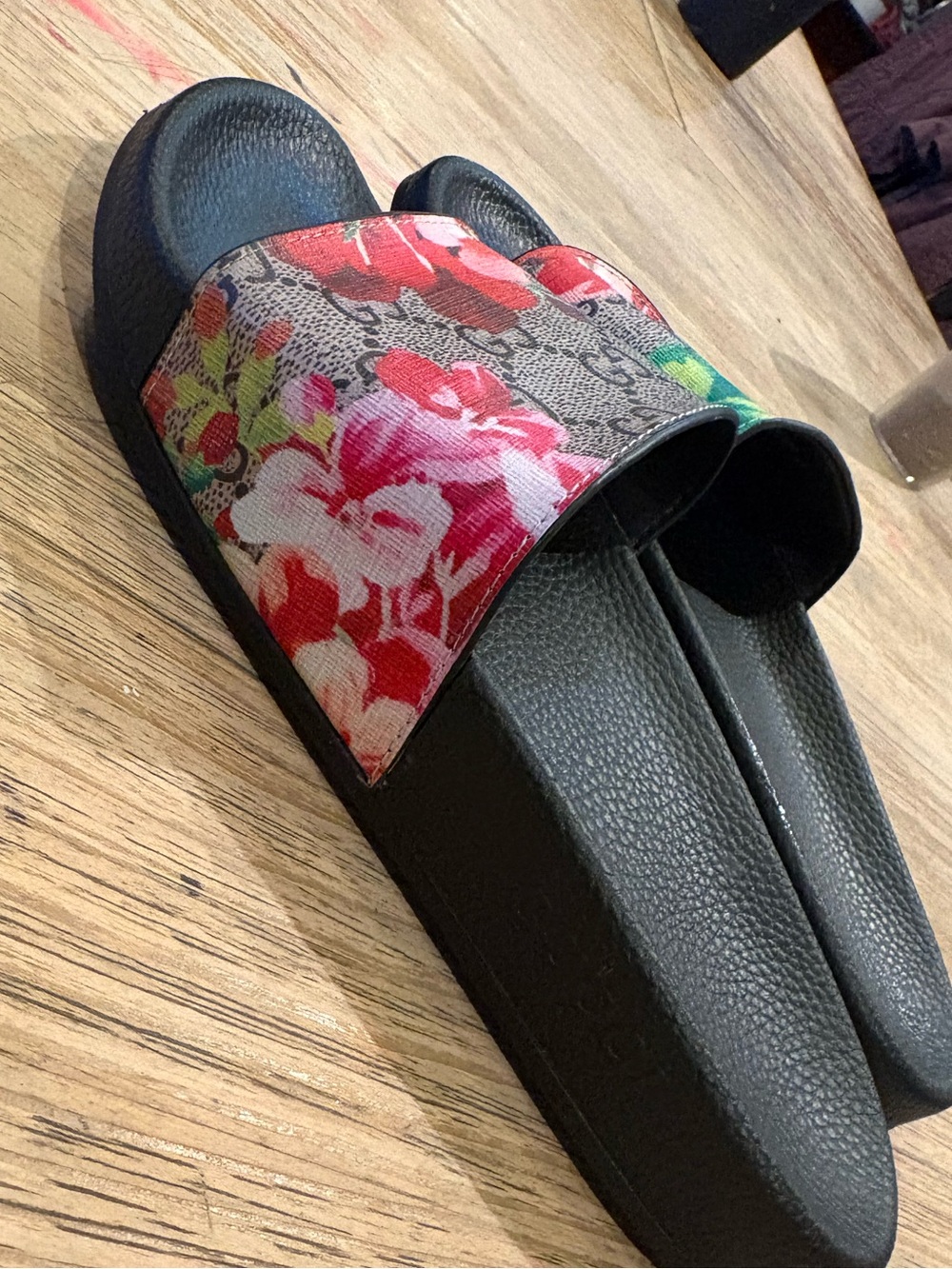 Authentic GUCCI BLOOM SLIDES - Picture 10 of 12